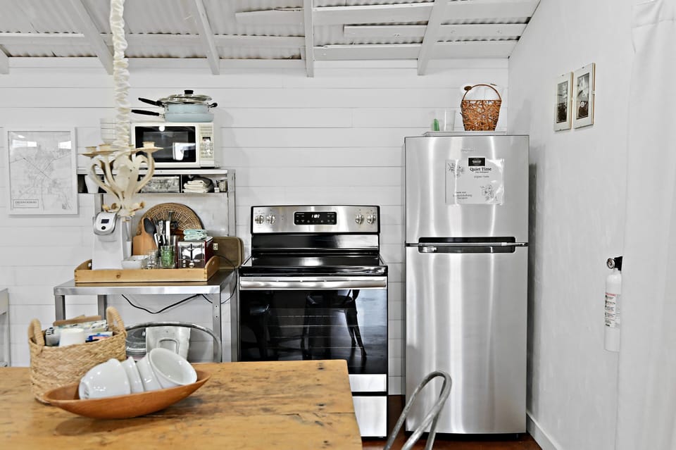 Cottage, 1 Bedroom | Private kitchen | Fridge, microwave, oven, coffee/tea maker