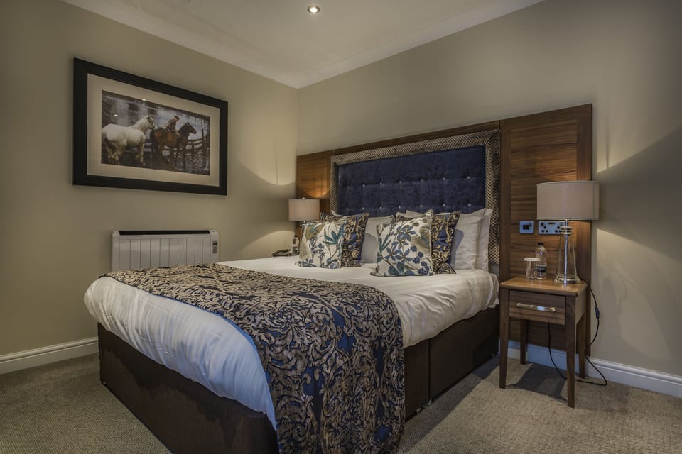 Classic Double Room | Premium bedding, desk, blackout drapes, iron/ironing board