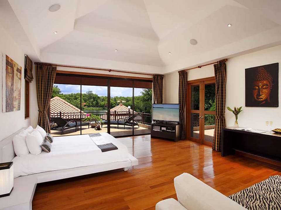 Villa, 6 Bedrooms | In-room safe, individually decorated, individually furnished, desk