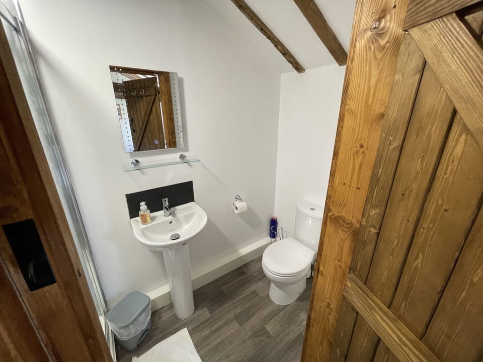 The Cow Shed - Sleeps 4, Parking & Pet Friendly Apartment in Maldon District