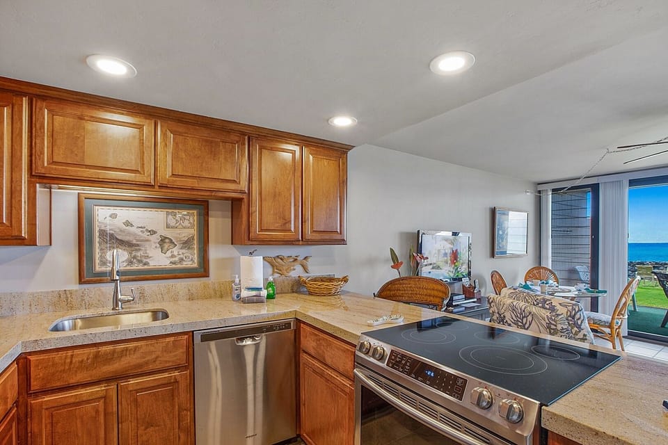 Condo, 1 Bedroom | Private kitchen | Coffee/tea maker, fridge, microwave, oven