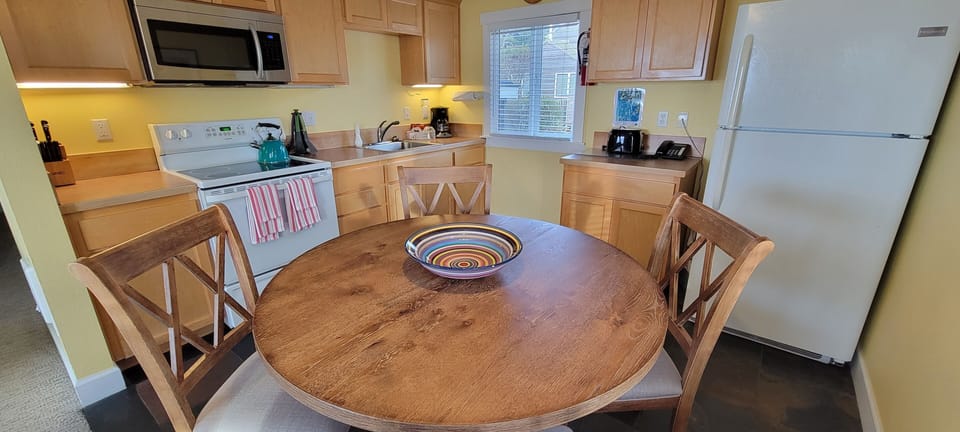Sea Breeze Cottage – Ocean Front View | Private kitchen | Microwave, oven, stovetop, coffee/tea maker