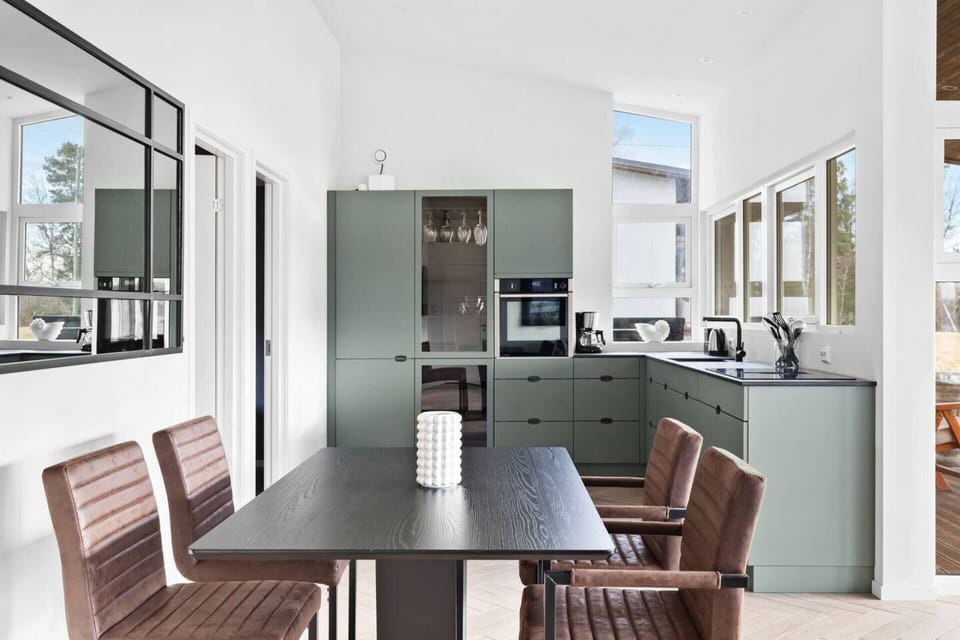 Cottage | Private kitchen | Coffee/tea maker, fridge, microwave, oven