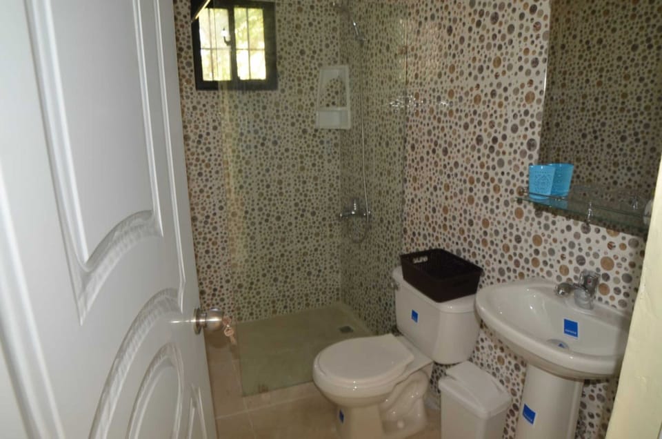 Standard Double Room | Bathroom | Shower