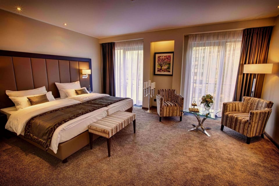 Deluxe Double Room | Property amenity