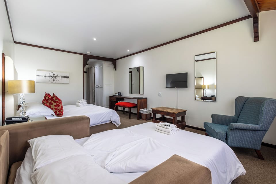Luxury Room | In-room safe, desk, laptop workspace, free cribs/infant beds