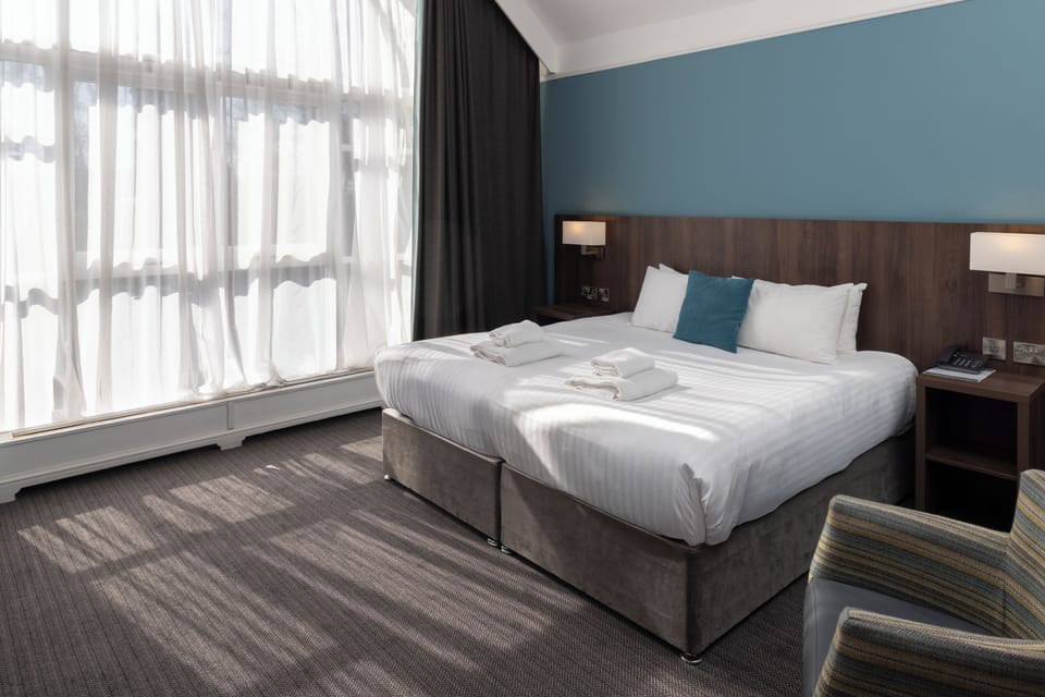 Family Room, 1 King Bed, Non Smoking | Desk, iron/ironing board, free WiFi, bed sheets