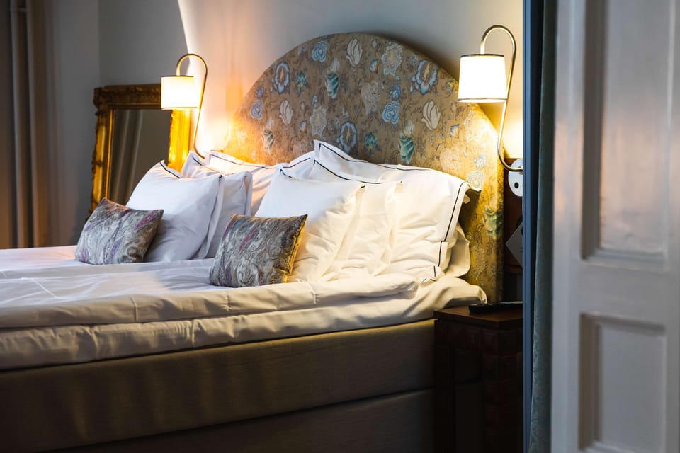 Executive Suite, 1 King Bed, Non Smoking (with Sofabed) | Premium bedding, in-room safe, individually decorated