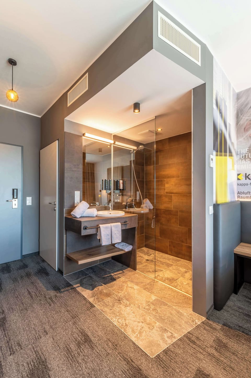 Standard Room, 2 Twin Beds | Bathroom | Shower, rainfall showerhead, free toiletries, hair dryer