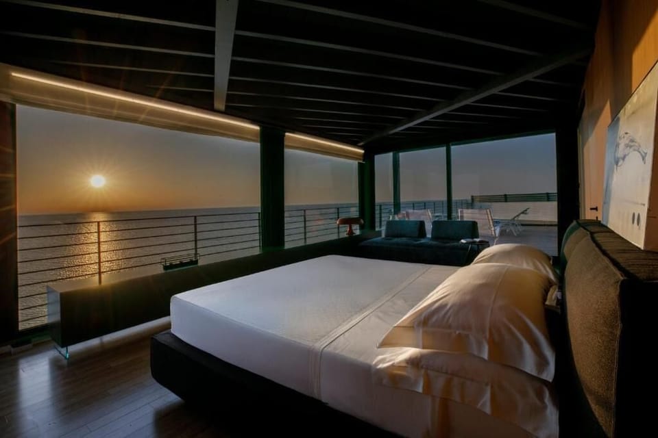Panoramic Room | Hypo-allergenic bedding, minibar, in-room safe, individually furnished