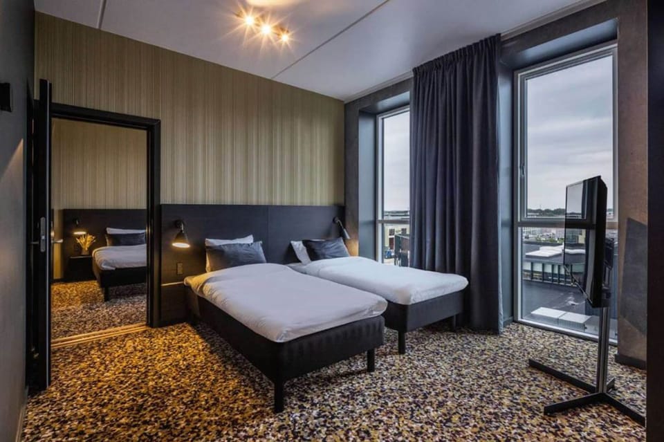Family Room, Connecting Rooms | Desk, cribs/infant beds, free WiFi, bed sheets