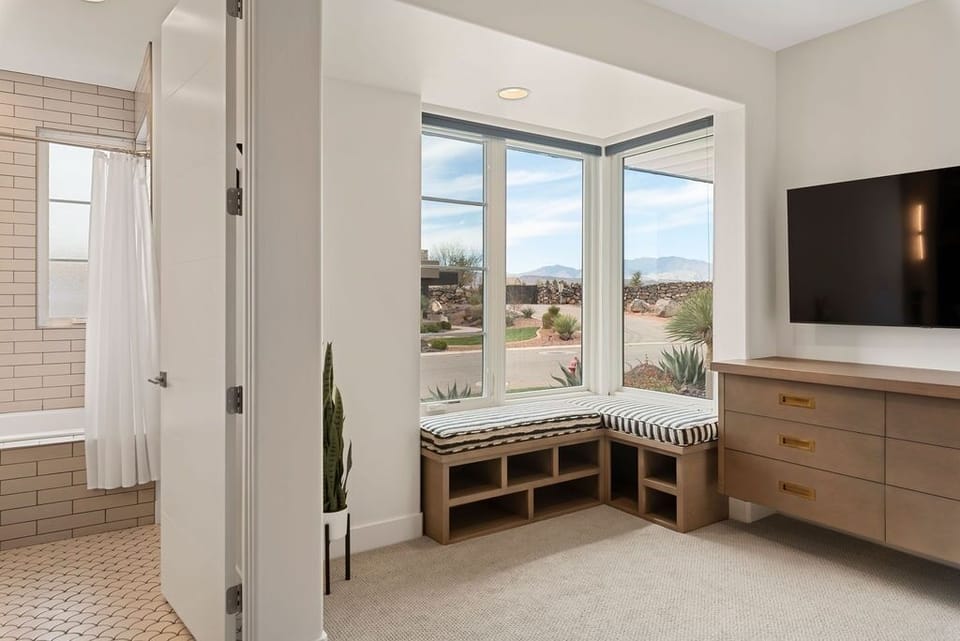 House, 4 Bedrooms | View from property