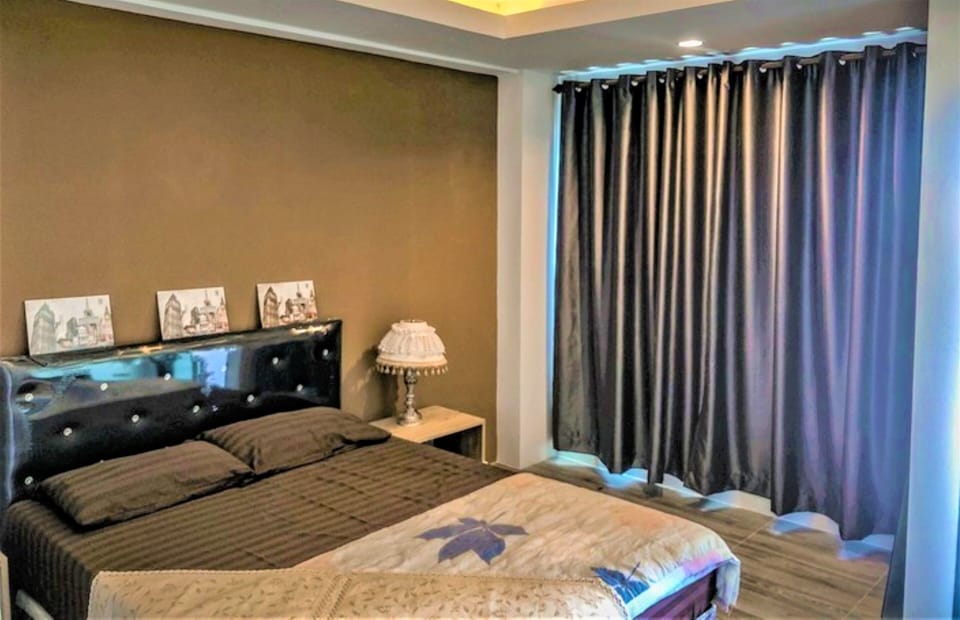 Deluxe Room | Minibar, desk, free WiFi, bed sheets