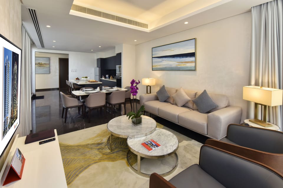 Sky Penthouse with Private Pool | Living area | 55-inch LED TV with cable channels, TV