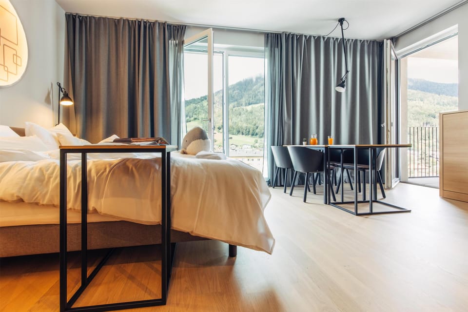 Standard Apartment | Hypo-allergenic bedding, in-room safe, desk, laptop workspace