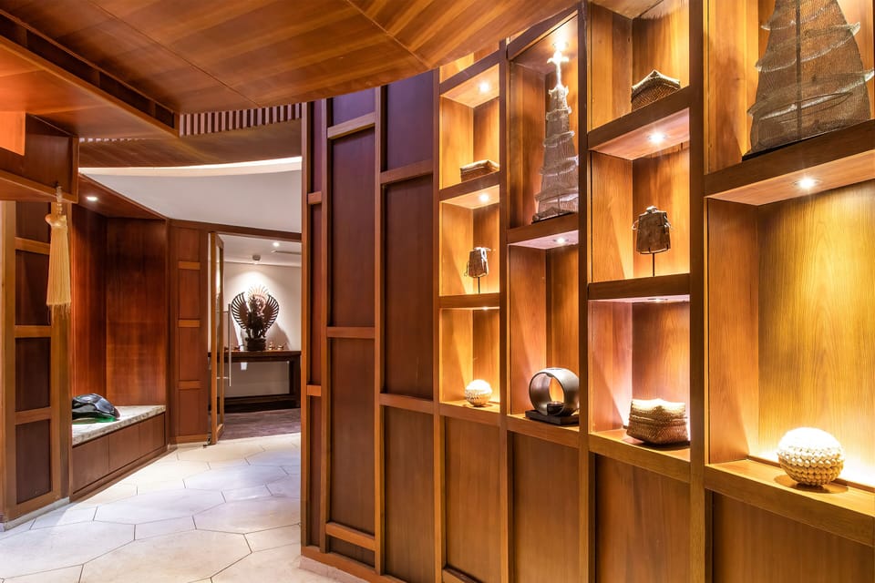 Couples treatment rooms, hot tub, steam room, body treatments