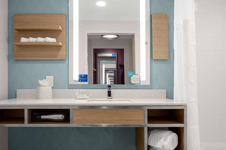Combined shower/tub, eco-friendly toiletries, hair dryer, towels