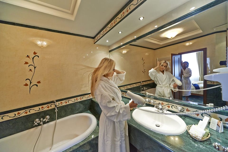 Superior Suite | Bathroom | Free toiletries, hair dryer, slippers, towels