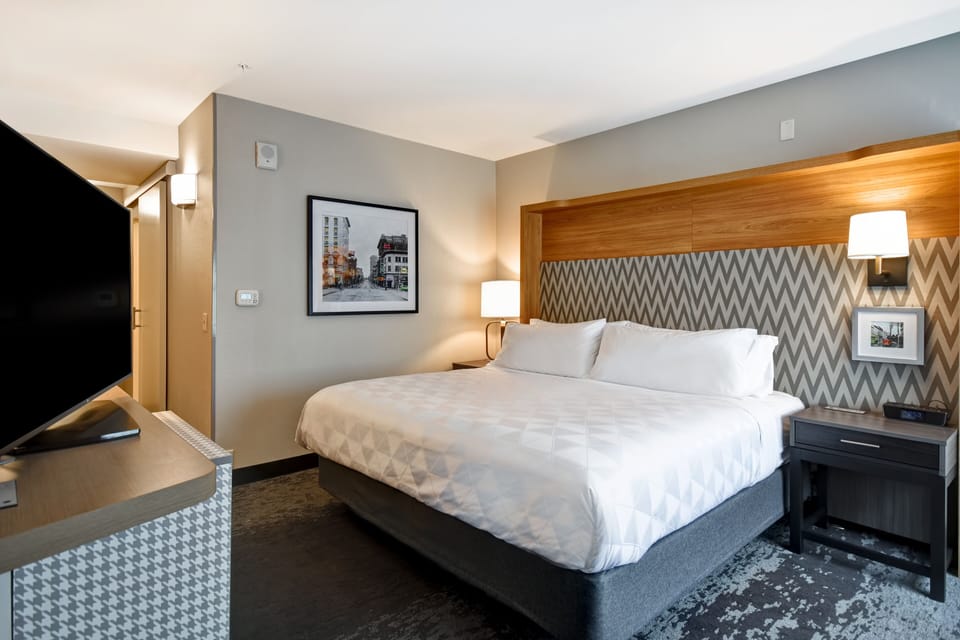 Standard Room | Desk, blackout drapes, iron/ironing board, free WiFi
