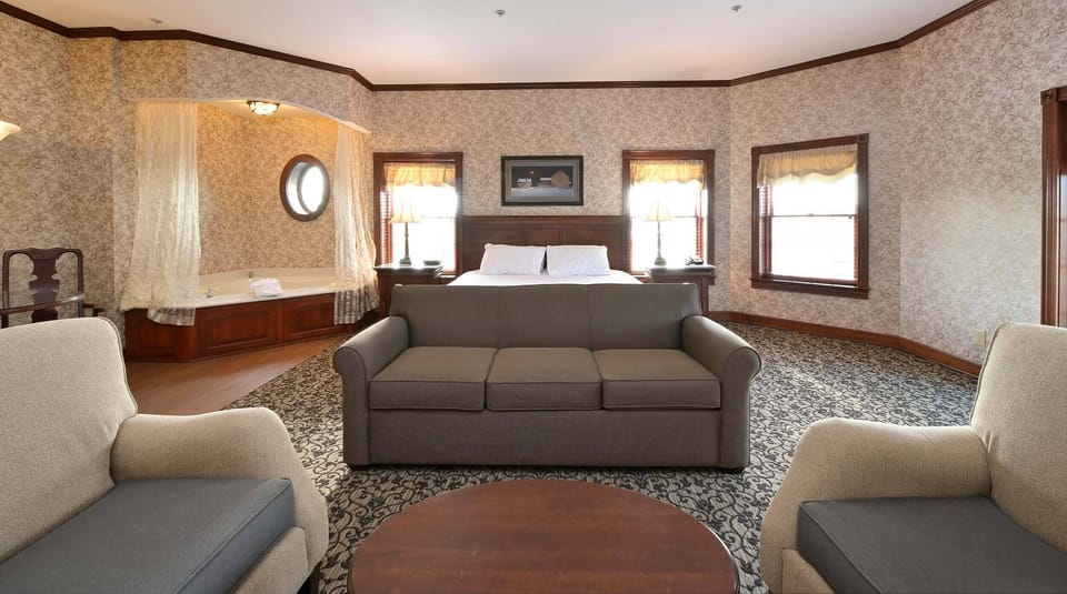 Executive Suite | Premium bedding, in-room safe, desk, iron/ironing board