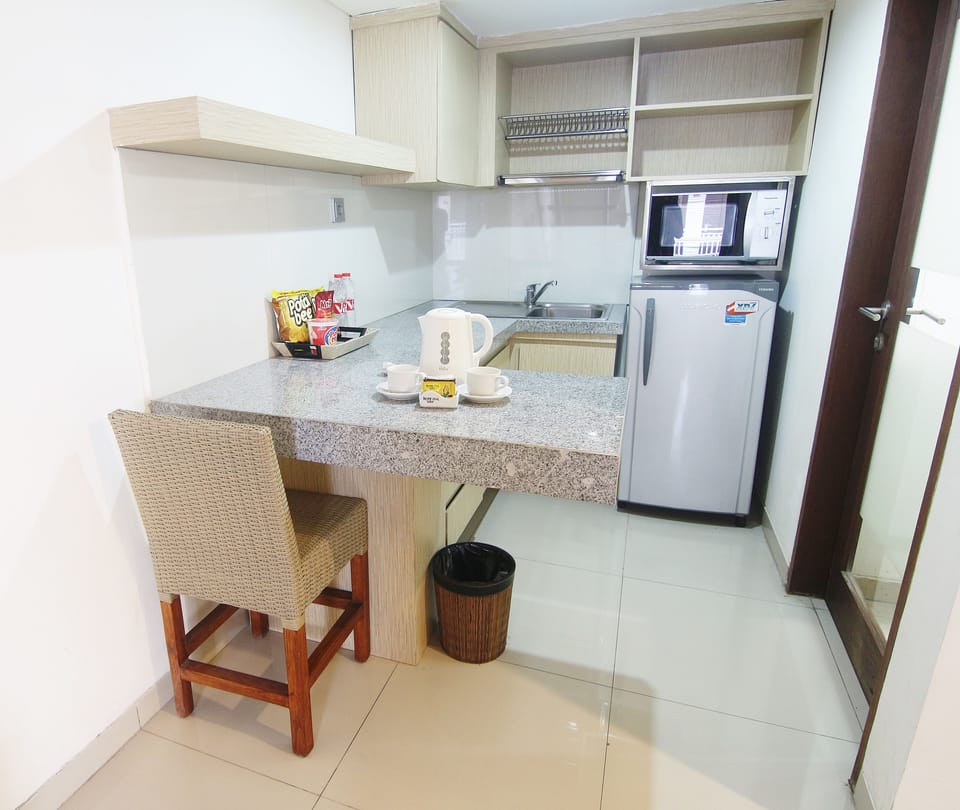 Studio Apartment | In-room dining