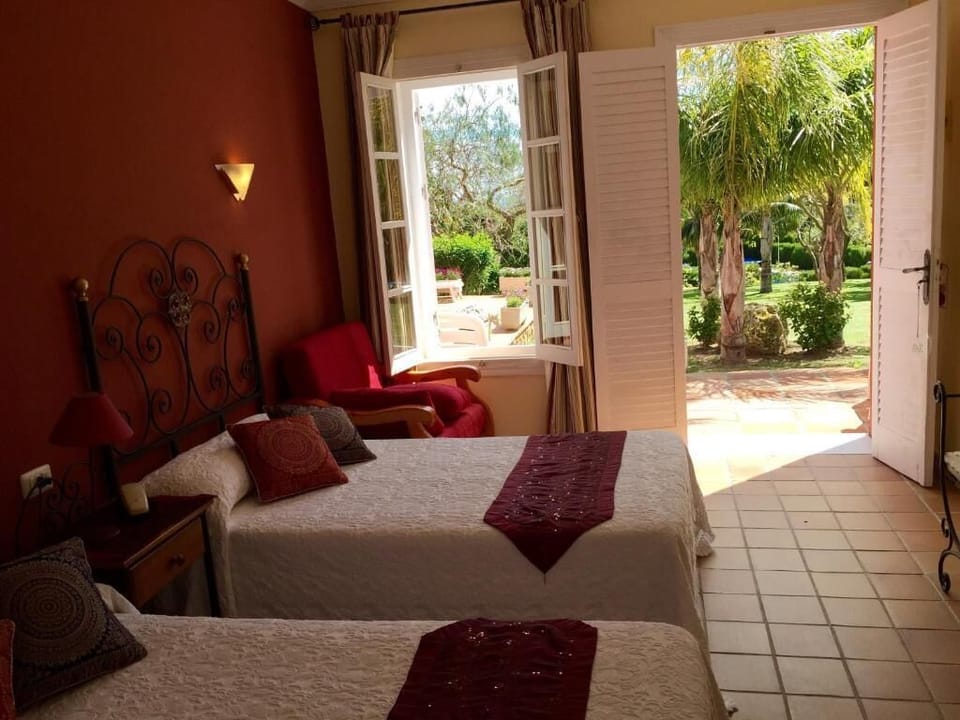 WiFi (free), individually furnished, bed sheets