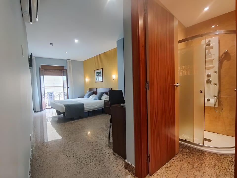 Panoramic Twin Room | Blackout drapes, iron/ironing board, free WiFi, bed sheets