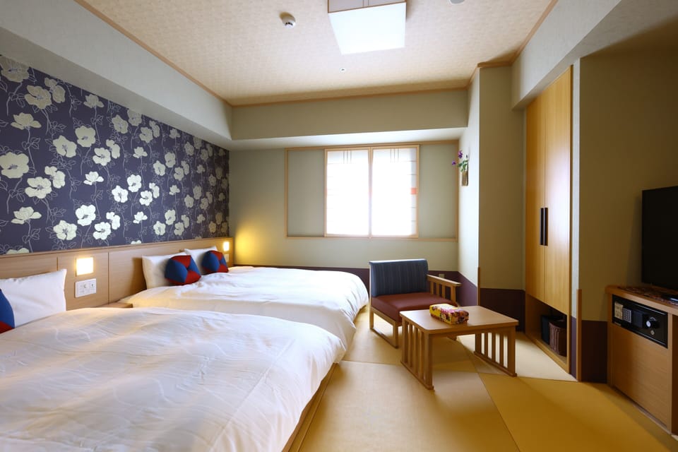 Down comforters, in-room safe, desk, soundproofing