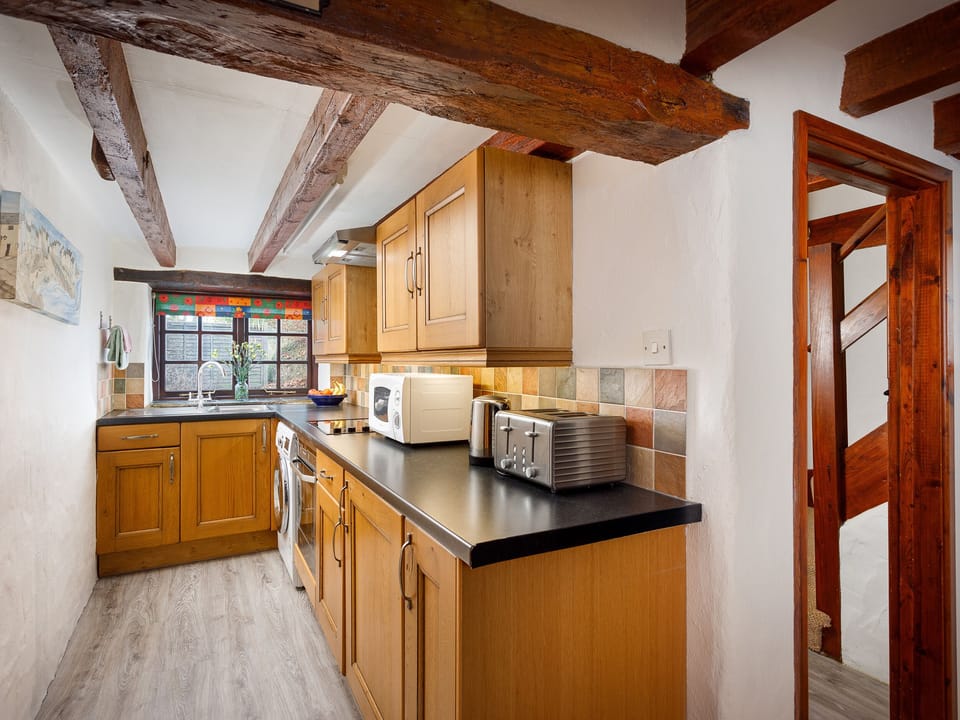 Cottage | Private kitchen | Fridge, microwave, dishwasher, electric kettle