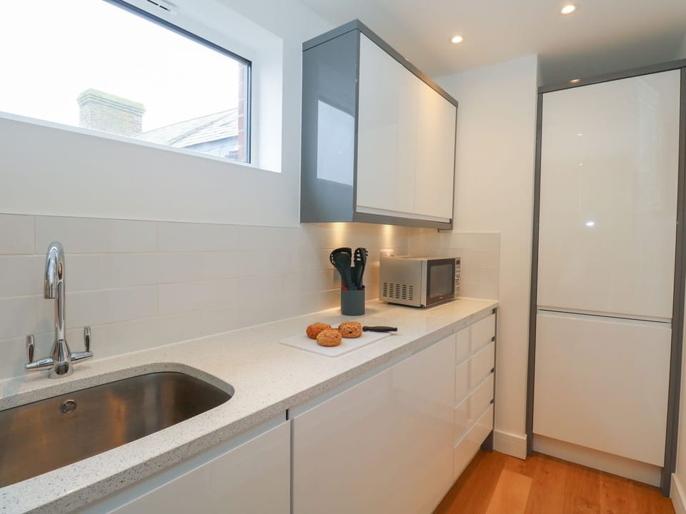 Cottage | Private kitchen | Fridge, microwave, dishwasher, electric kettle