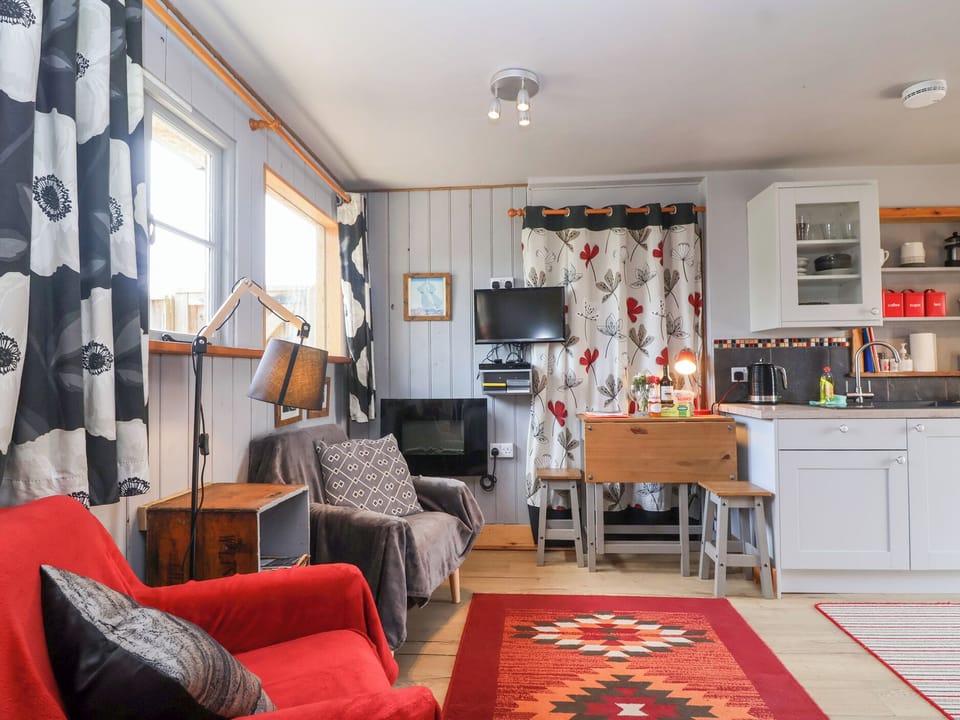 Cottage | Living area | Fireplace