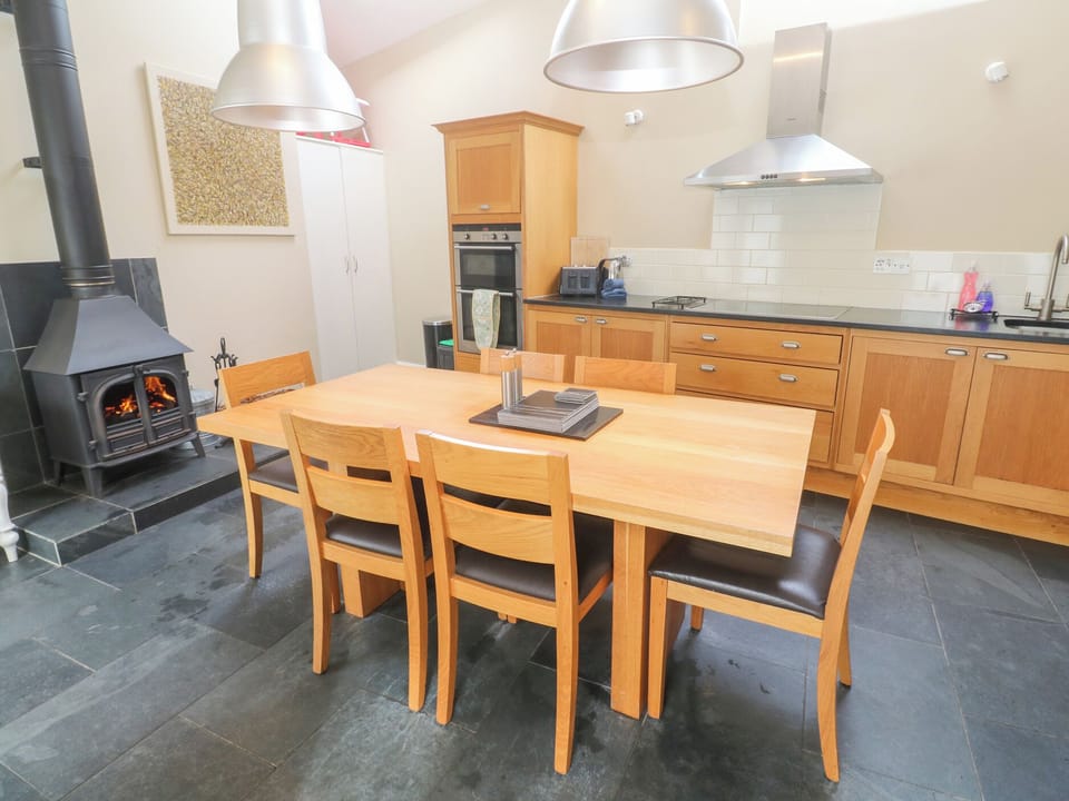 Cottage | Dining