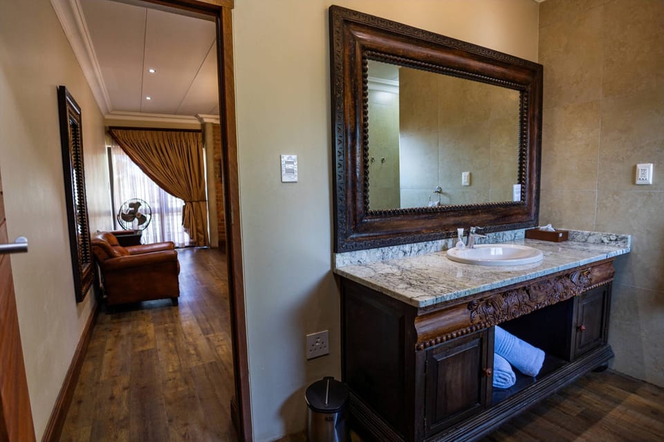 Apartment, Kitchen | Bathroom sink