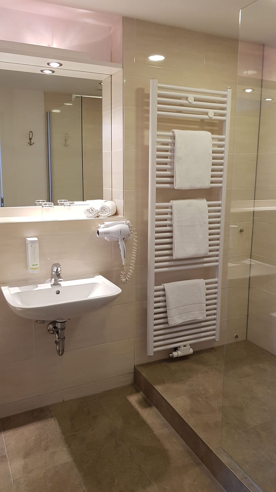 Comfort Double Room (Postedel) | In-room safe, desk, free WiFi, bed sheets