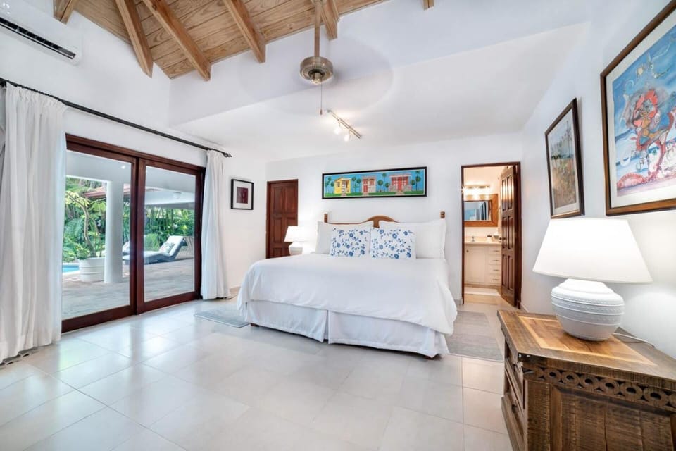 Villa | 5 bedrooms, iron/ironing board, free WiFi, bed sheets