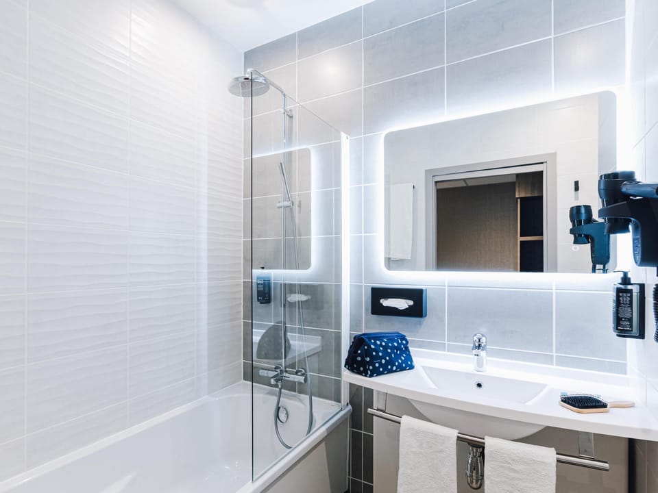 Junior Suite, 1 Double Bed with Sofa bed | Soundproofing, free WiFi, bed sheets