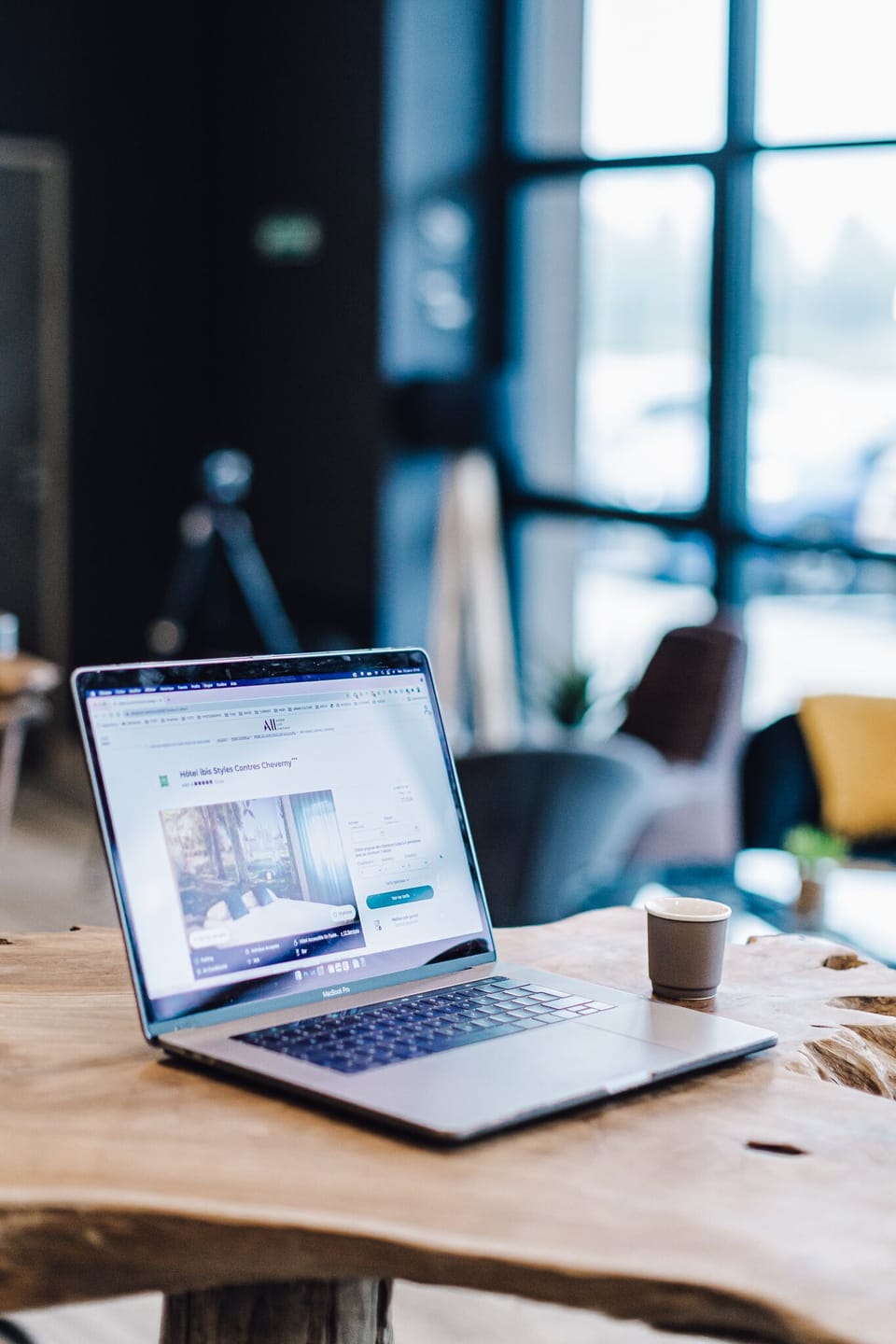 Serves lunch and dinner