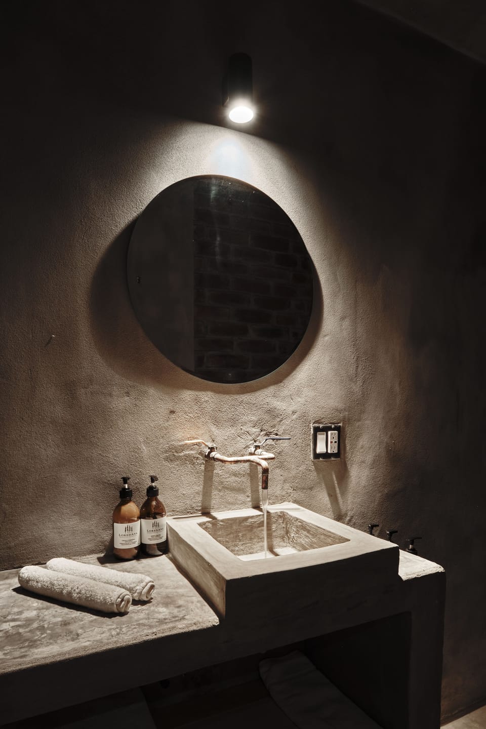 Deluxe Double Room | Bathroom | Shower, bathrobes, towels, soap