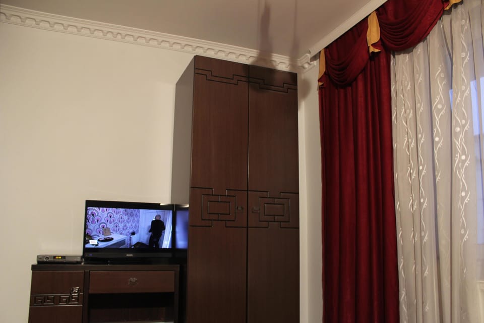 Economy Single Room, 1 Twin Bed, Non Smoking | 1 bedroom, minibar, in-room safe, desk