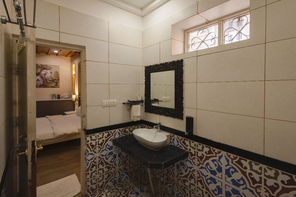 Super Deluxe Room  | Bathroom | Free toiletries, hair dryer