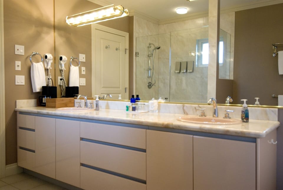 Luxury Suite, Ensuite (Bed and Breakfast) | Bathroom | Designer toiletries, hair dryer, bathrobes, slippers