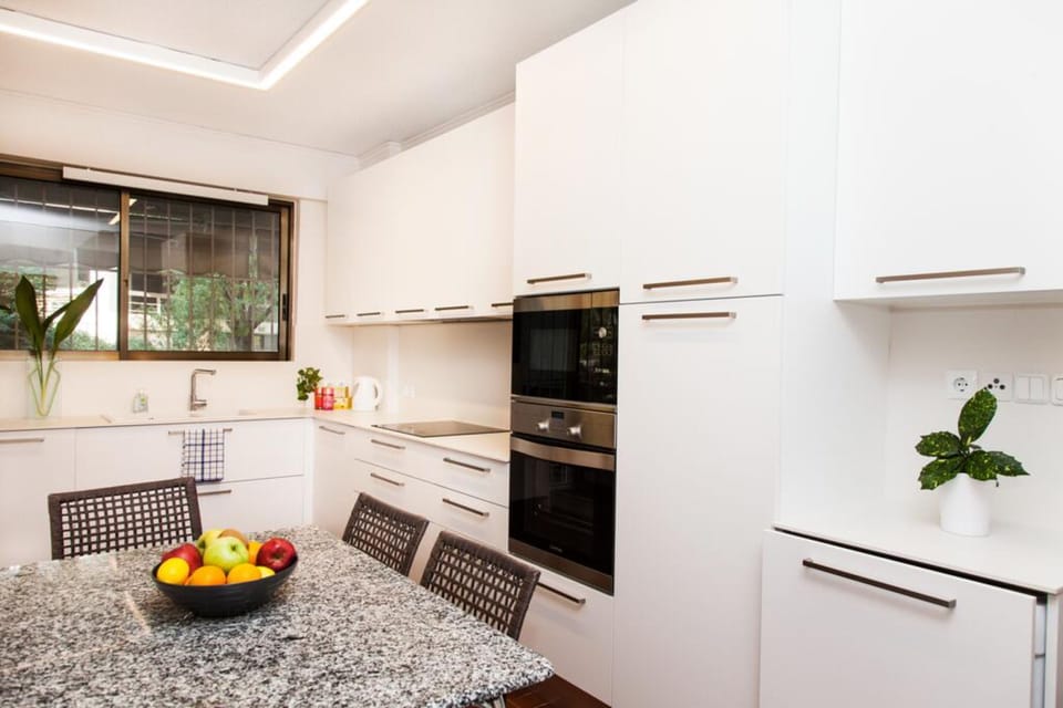 Deluxe Apartment | Private kitchen | Full-size fridge, oven, dishwasher, coffee/tea maker