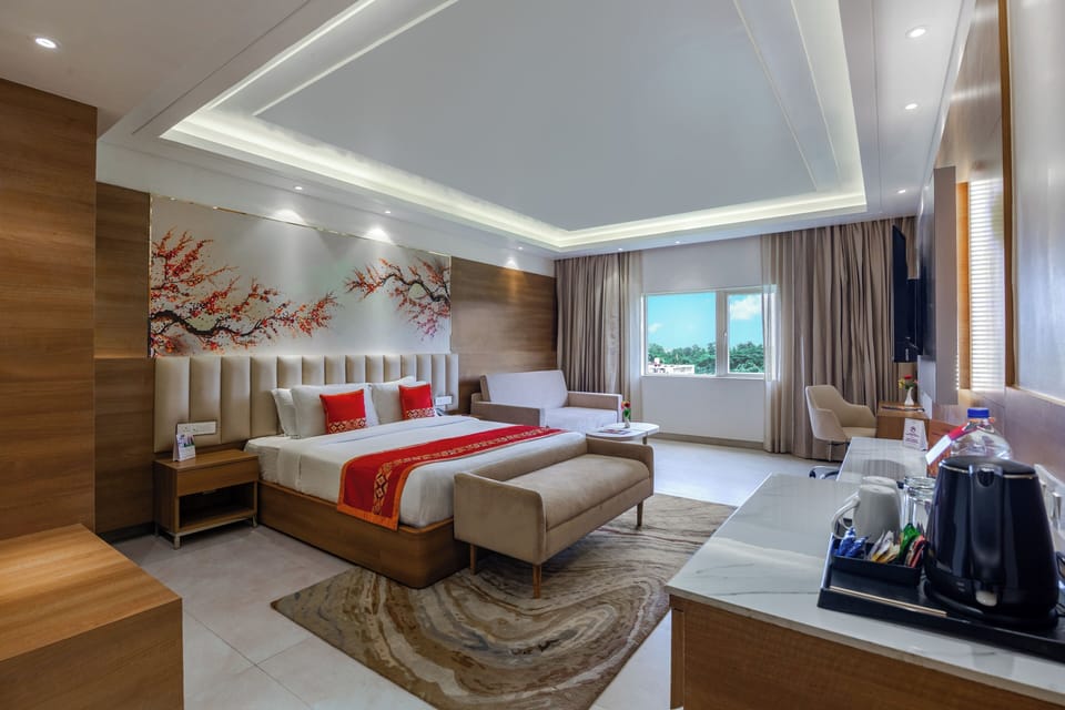 Junior Suite | Egyptian cotton sheets, premium bedding, minibar, in-room safe