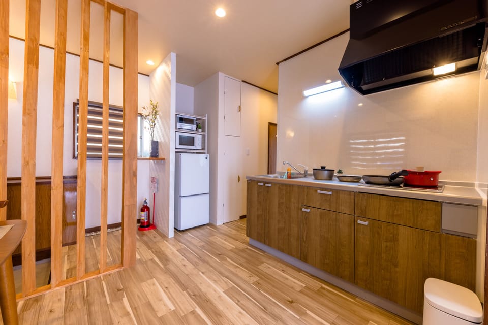 House, Non Smoking | Private kitchenette | Fridge, microwave, stovetop, electric kettle