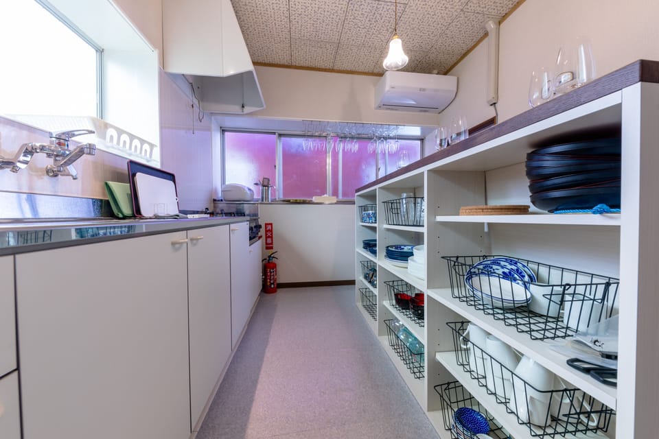 House, Non Smoking | Private kitchenette | Fridge, microwave, stovetop, cookware/dishes/utensils