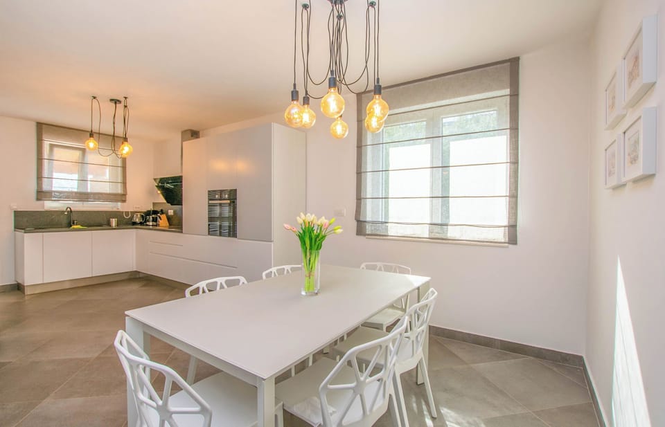 House | Dining