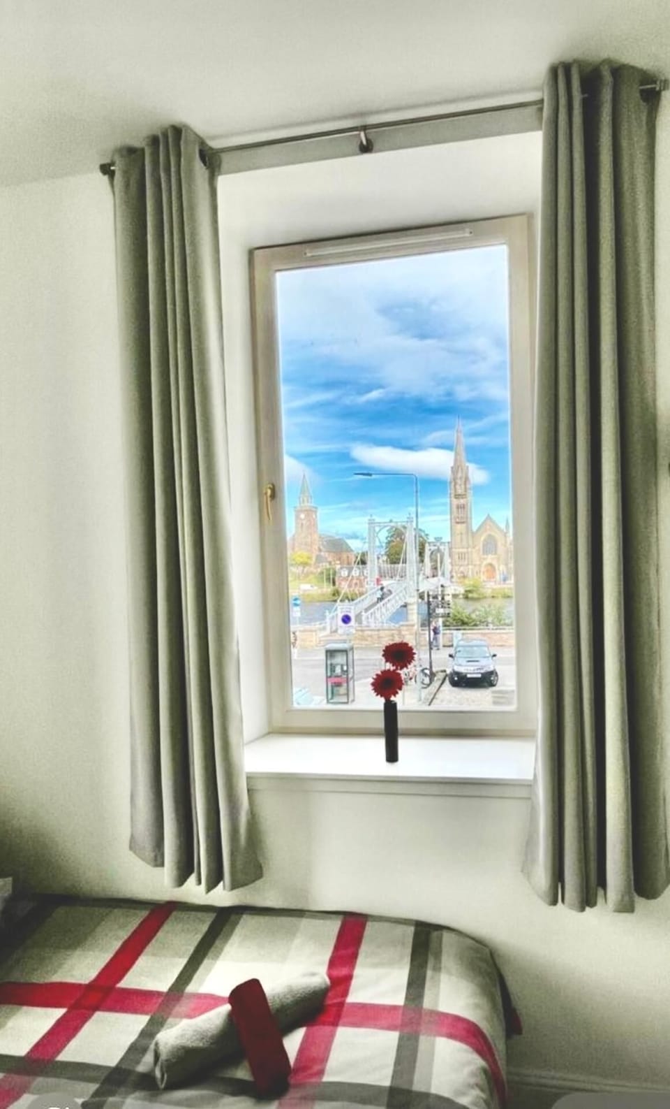 Stunning Spacious Apartment on River Ness Apartment in Inverness