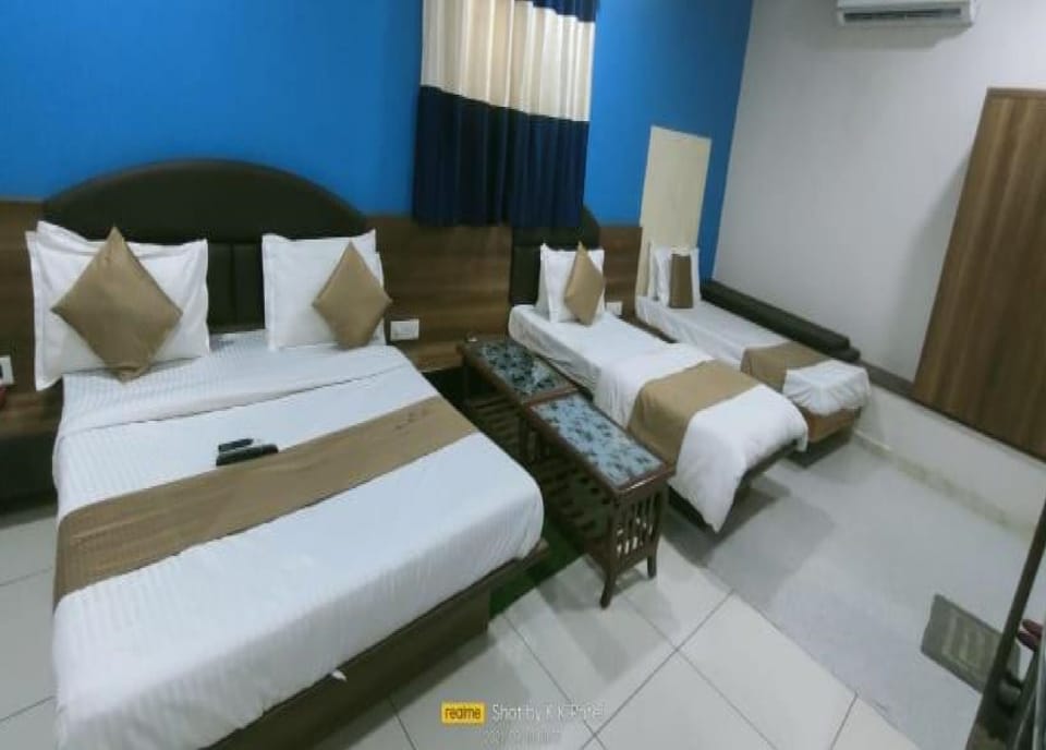 Family Room | Blackout drapes, WiFi (free), bed sheets