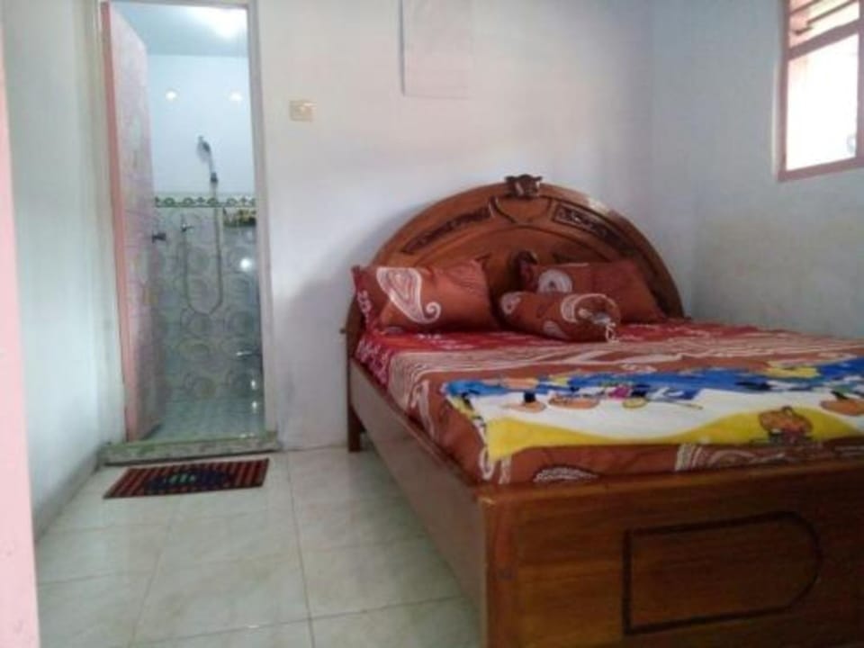 Standard Single Room | Bathroom | Shower, towels