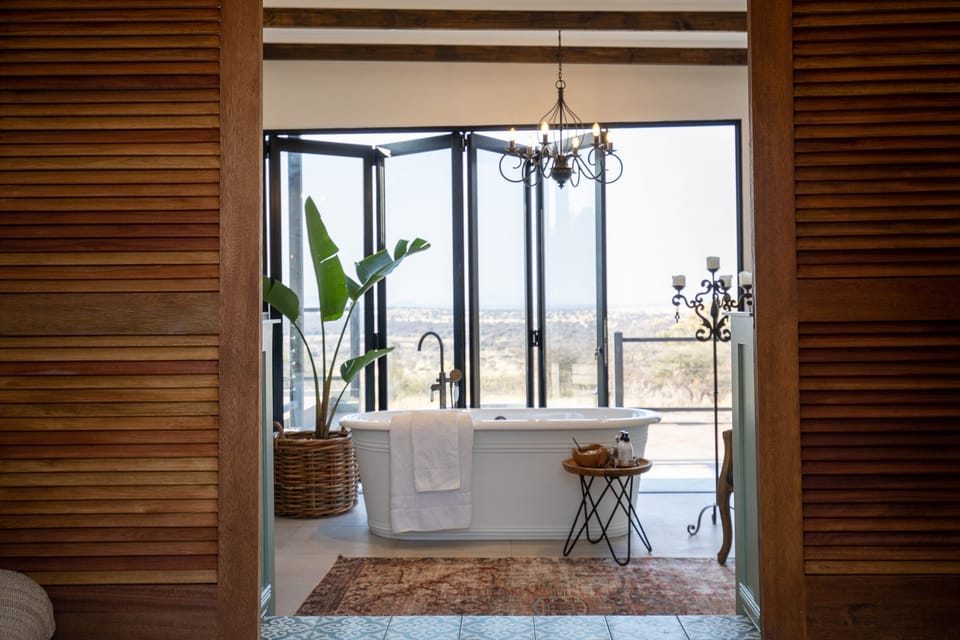 Mountain Lodge | Bathroom | Free toiletries, hair dryer (on request), towels, soap